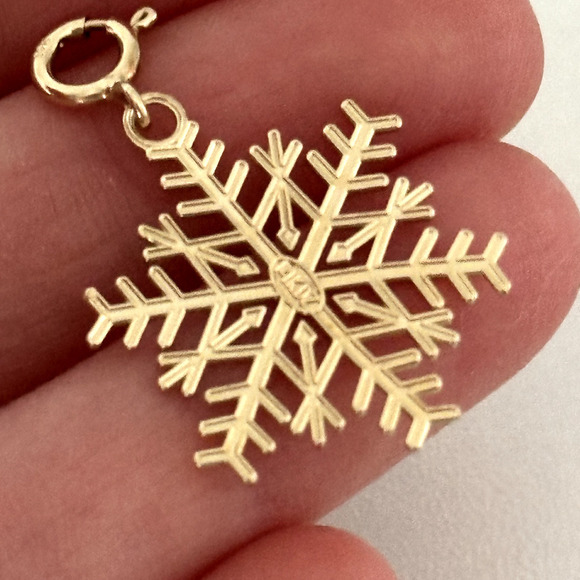14K Solid Yellow Gold Vintage Winter Snowflake Charm Pendant - Picture 11 of 11
